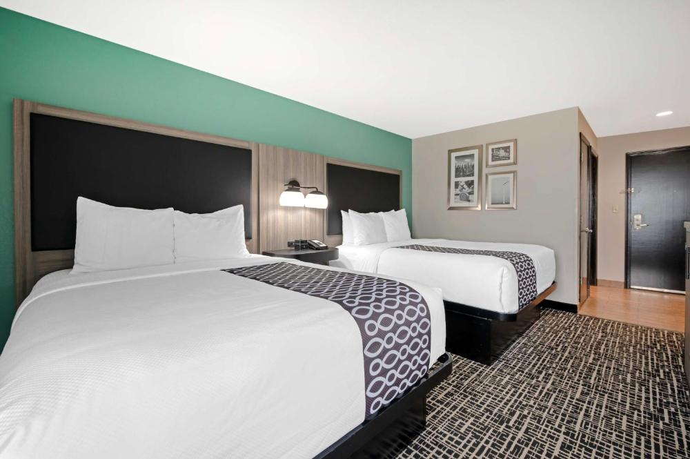 Queen Beds Room with Two Queen Beds - Non-Smoking interior